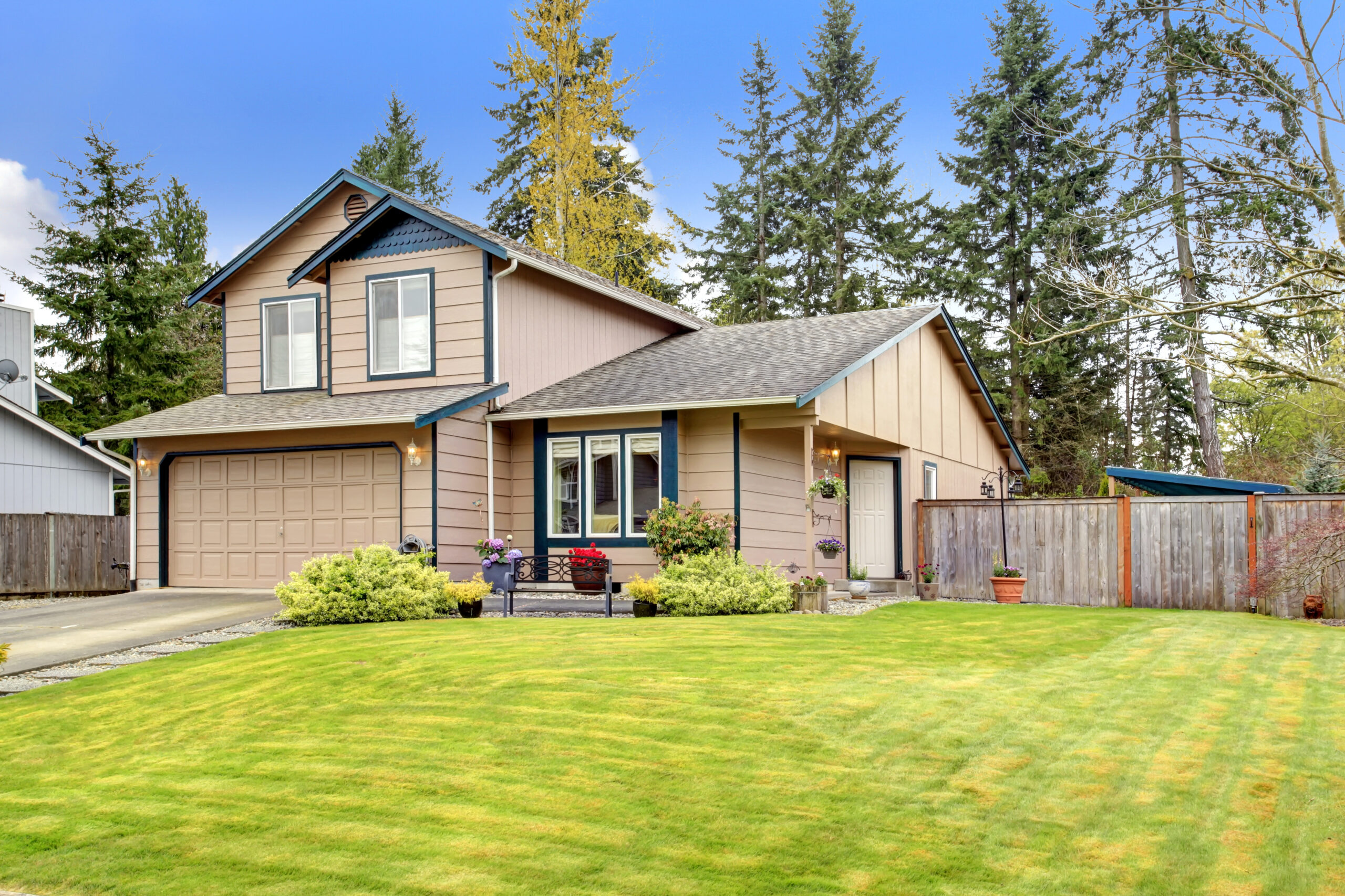 Can Vinyl Siding Protect A Home From Moisture Damage?